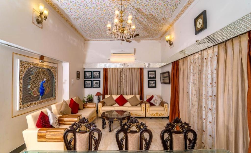 Santosh Villa - The House Of Antiques And Art Udaipur Ngoại thất bức ảnh