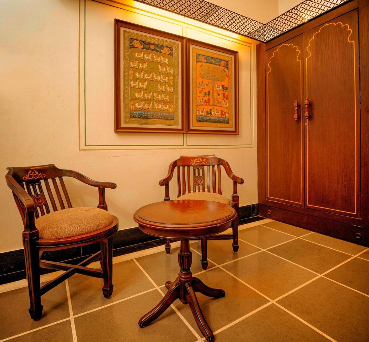 Santosh Villa - The House Of Antiques And Art Udaipur Ngoại thất bức ảnh