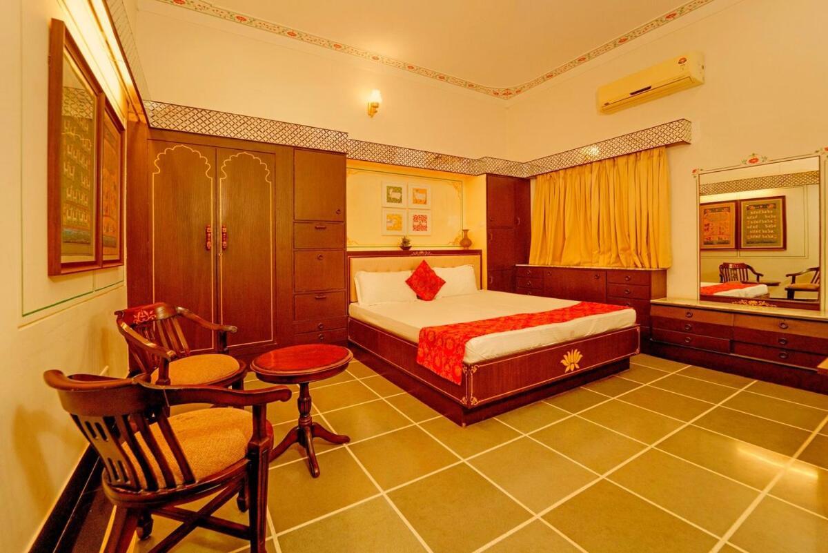 Santosh Villa - The House Of Antiques And Art Udaipur Ngoại thất bức ảnh